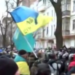 Радикалы остаются в захваченном отеле «Козацкий»: на Майдане появились покрышки