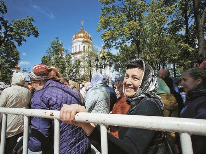 мощи Николая Чудотворца Очередь к мощам святителя Николая Чудотворца