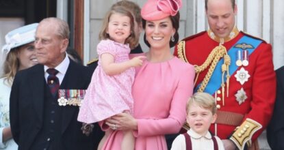принц Филипп и принц Уильям с семьей